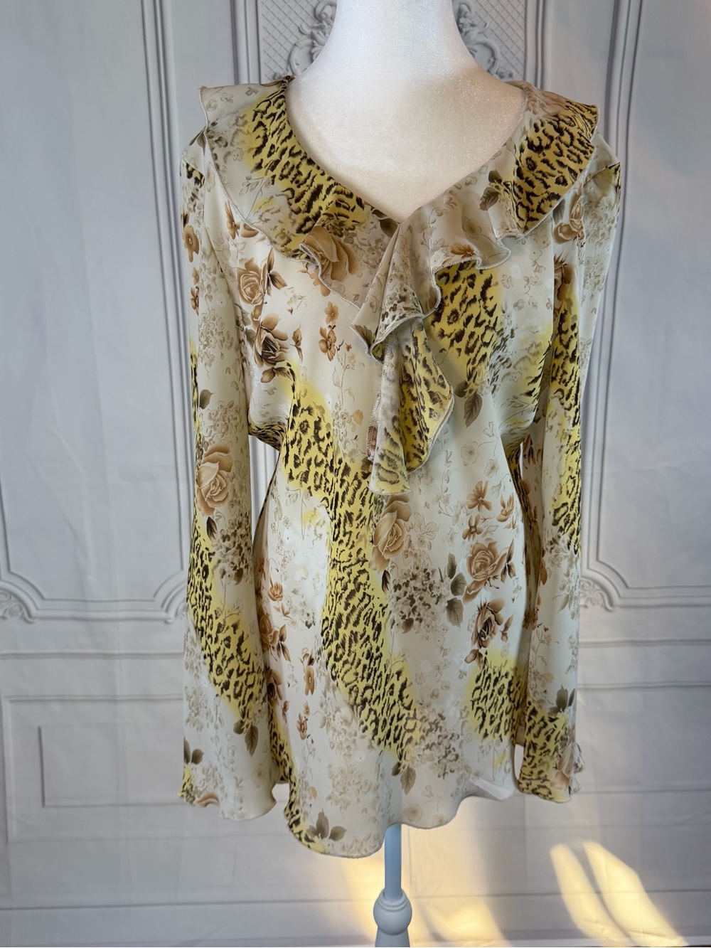 Voir Collection Leopard Floral Ruffle Blouse SZ L Silky Boho V-Neck Flowy Sheer